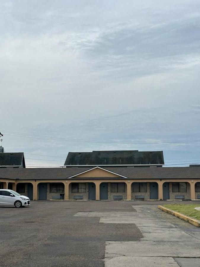 Executive Inn ロブズタウン エクステリア 写真