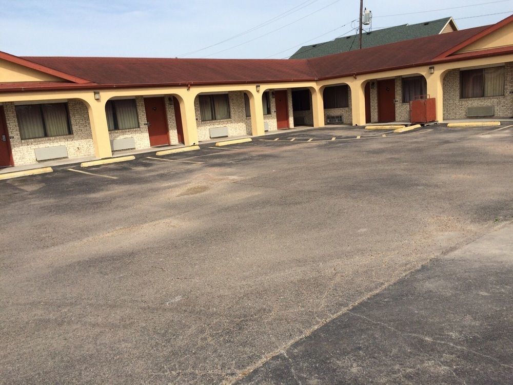 Executive Inn ロブズタウン エクステリア 写真