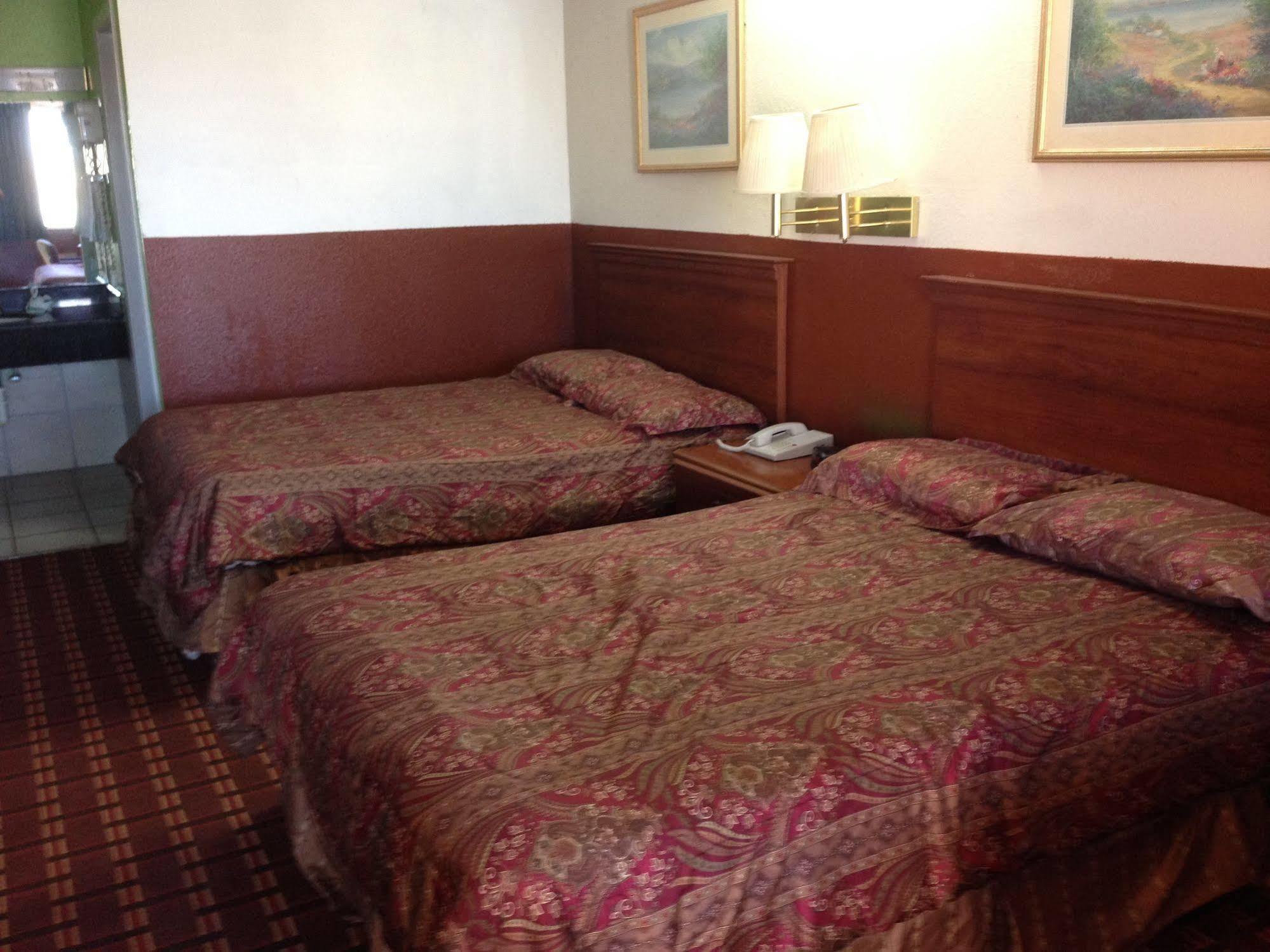 Executive Inn ロブズタウン エクステリア 写真